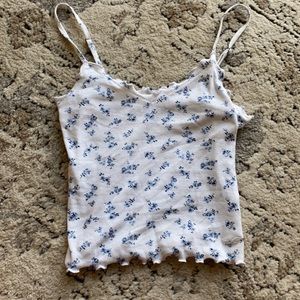 WHITE HOLLISTER CAMI WITH BLUE FLOWERS💙